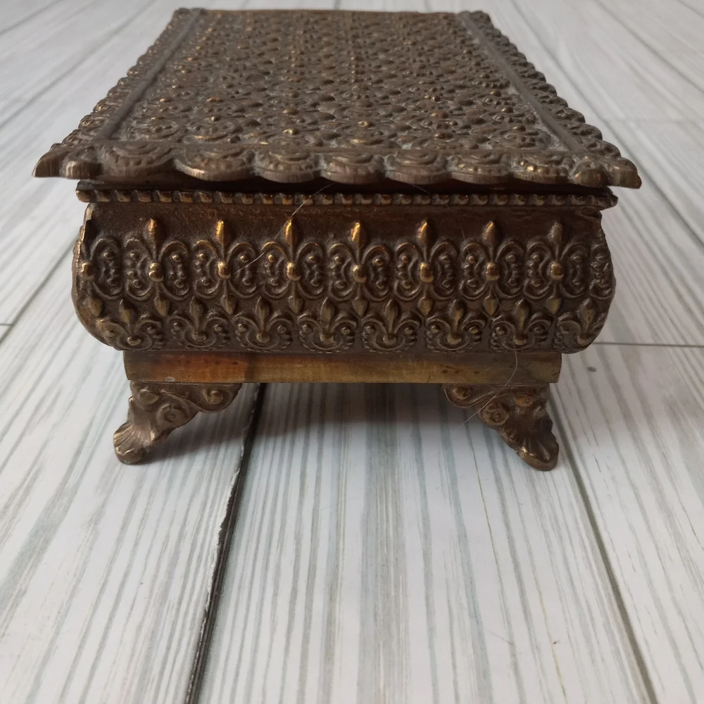Vintage Hollywood Regency Solid Brass Ornate Footed Vanity Jewelry Trinket Box